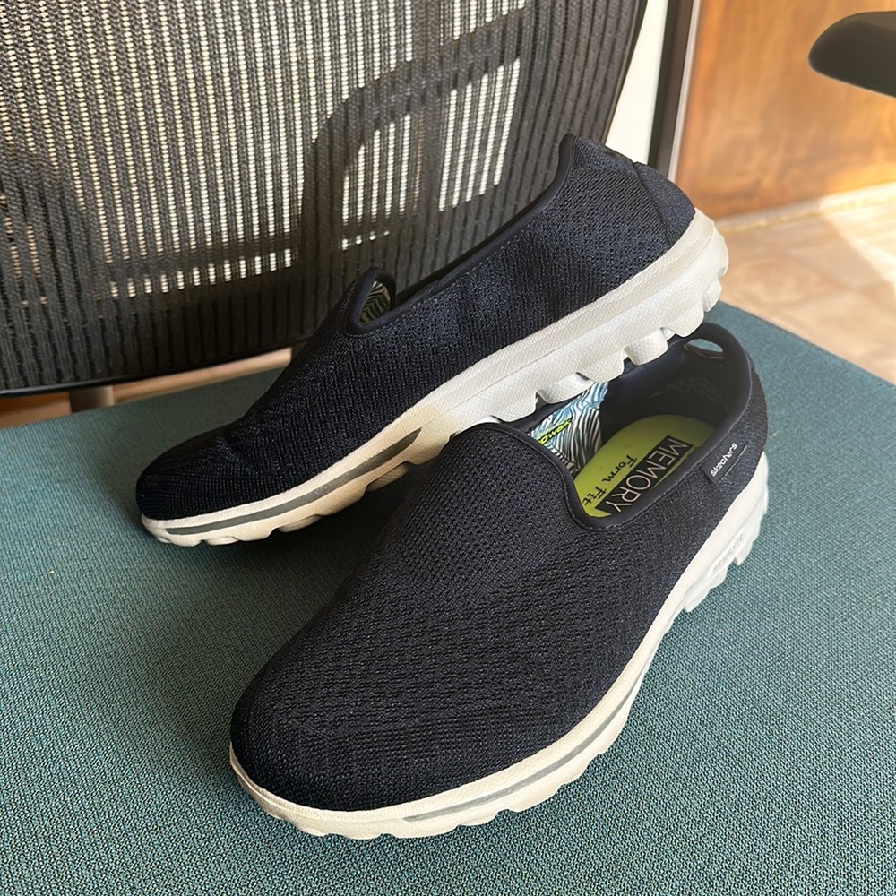 Sketchers - Memory Form Fit - Women’s Go Walk Slip -On Shoe - Size 8.5